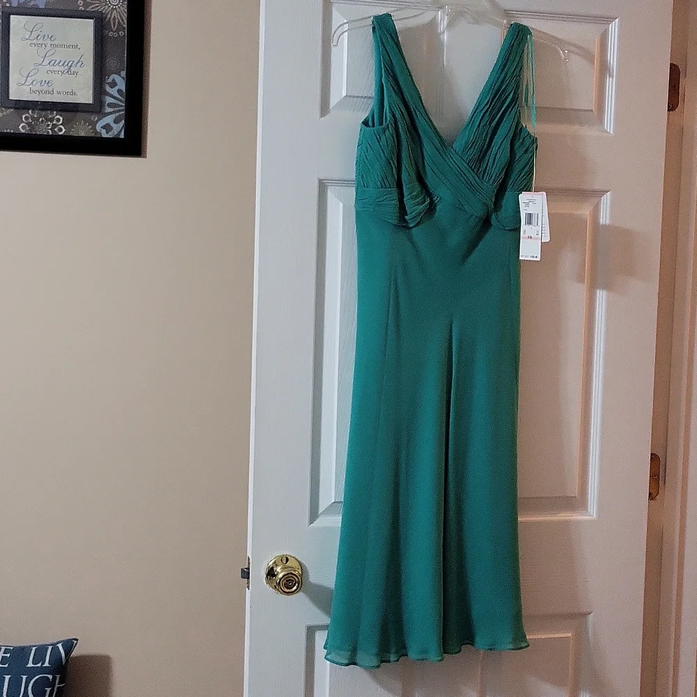 Dress - Picture 1 of 6